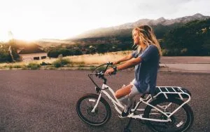 Ronflements chez la Femme : Causes Hormonales et Solutions Adaptées