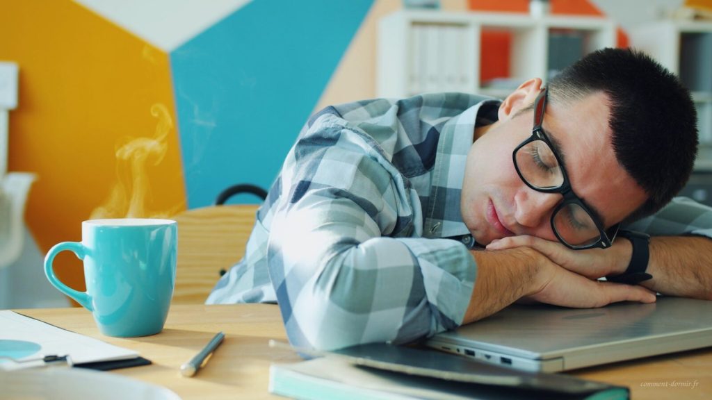 Ménopause et Troubles du Sommeil : Causes Hormonales et Solutions