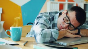 Ménopause et Troubles du Sommeil : Causes Hormonales et Solutions