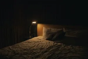 Personne insomnique eveillee la nuit